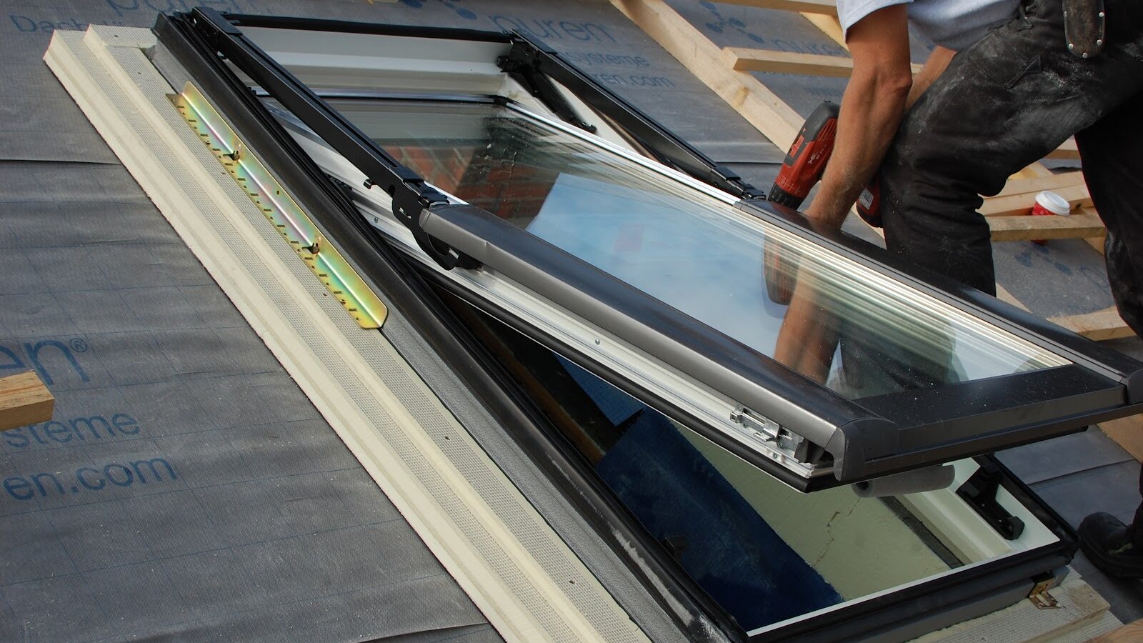 Fereastră Velux Premium montată pe mansardă în Baraolt